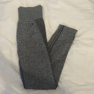 Gymshark tights  - Träningstights från gymshark, stl S. Använda fåtalet gånger så i fint skick✨Ordinarie pris 549kr