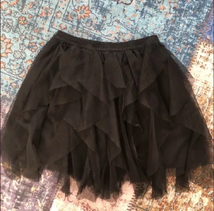 Zara kjol - Cool volang kjol💗 passar mig som bär s