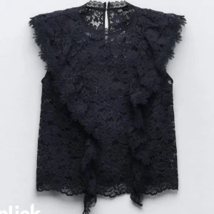 Zara spetsTopp 💓 - Säljer denna fina tröja då den inte kommer till användning, i ny skick💓💓