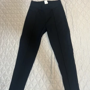 Byxor  - Byxor som är passar till korta.  150-155cm 