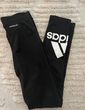 Träningstights - Aldrig använda pga för små. Strl 164 men skulle säga att en xxs-xs kan ha dom. 