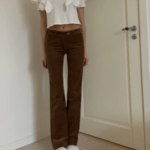 Manchesterbyxor  - Sååå fina lågmidjade manchesterbyxor aom aödrig kommit till användning❤️ Midjemått: 74, Innerbenslängd: 82 (jag är 175)