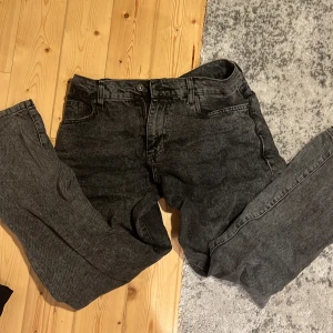 Jeans - Fina jeans då de tyvärr inte kommer t användning