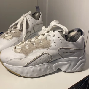 Acne studios sneakers - Sneakers från acne studios, endast använda 2 ggr. Stl 37 men är stora i stl så mer som en 38. Nypris 3995 kr