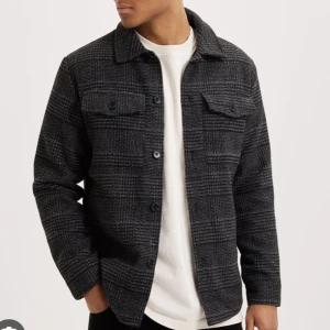 Jack&Jones jacka  - Helt ny jacka från Jack&Jones. Silke på insidan av jackan. 