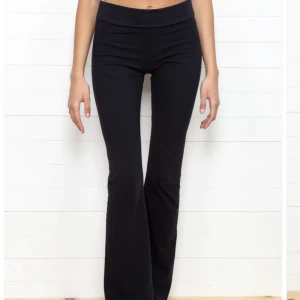 brandy melville yoga pants - säljer mina priscilla yoga pants från brandy melville 🩷 storlek one size men passar xs-m!