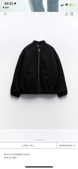 Jacka från zara - Säljer denna teddy bombern från zara. Storlek M. Köptes nyss så knappt använd. 