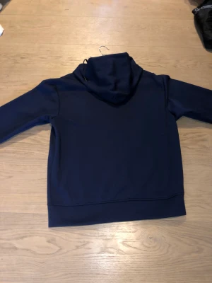 Ralph Lauren Zip Hoodie - Mörkblå Ralph lauren Zip Tröja Storlek M Skick 10/10 den är bara testad. Priset kan diskuteras!