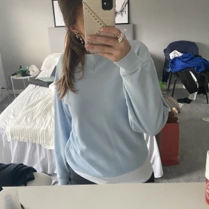 Monki tröja  - Säljer den här super söta törjan från monki då den inte kommer till användning. De är storlek xxs men passar mig som har S.