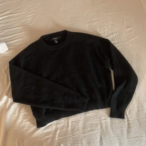 Tröja - Söt stickad tröja från Vero Moda i storlek S 🤍 använd ett par gånger men är i bra skick 🤍