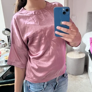 Satin t-shirt! - Så snygg satin t-shirt❤️