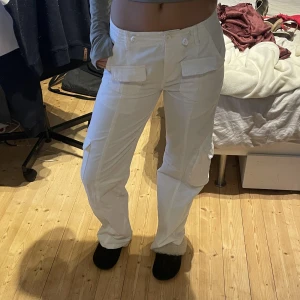 Brandy Melville cargo byxor - Säljer mina Cargo byxor från Brandy Melville då de inte har kommit till någon användning! Superskick då jag använt dom va 3 ggr❤️