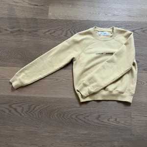 samsoe tröja  - Säljer denna helt oanvända samsoe tröja. Ny pris är 1000kr 