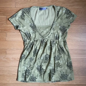 Tröja - Kappahl. Storlek 36/38. Utmärkt skick. Inga bilder på den den är för stor på mig. 