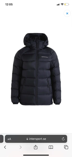 Peak performance jacka  - Säljer min nya peak performance jacka i storlek XS då jag har köpt en annan. Jackan är helt ny och använd några få gånger. Jackan passar S och är varm i vinter. Nypris 3700 . Skriv för mer bilder