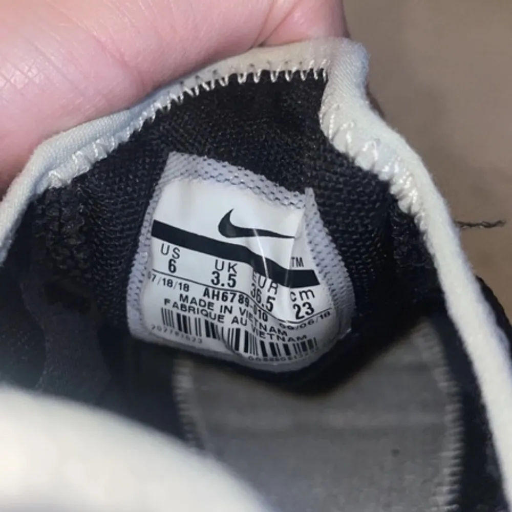 Nike skor anvönda ett par gångee, sulorna fattas storlek 36,5. Skor.