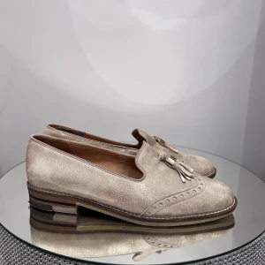 Loafers  - Snygga loafers från Ara. Storlek 4