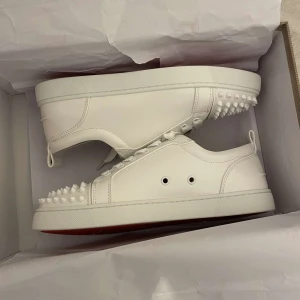 Christian Louboutin  - Hej! Jag säljer ett par Louboutin skor i storlek 38. Det är 9,5/10 skick och dem är oanvända. Skriv privat vid minsta lilla fundering!