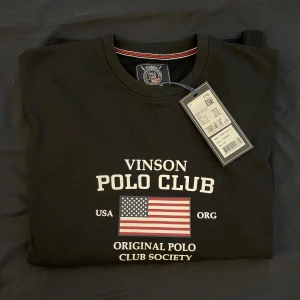 VINSON POLO CLUB - Helt oanvänd med prislappen kvar! Nypris 300:-