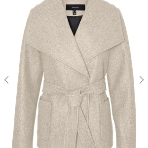 Intressekoll på jacka  - Intressekoll på min super fina jacka från Vero Moda i storlek Xl men skulle säga att den är som L.  Nypris 700kr