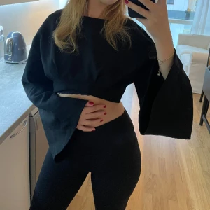 NAKD topp Hanna Schönberg - Topp i bra kvalite och väldigt sparsamt använd  Säljer även matchande kjol till