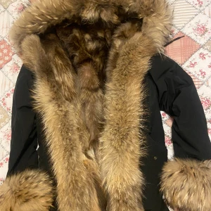 Parkas Päls Jacka - Knappt använd, bra skick. Två jackor i en. Pris kan diskuteras vid snabba affärer. 