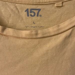 T-shirt klänning - Enkel T-shirtklänning för alla årstider. Normal i storlek. Välanvänd. Lite lösa sömmar vid ärmar och alls. Annars bara nopprig. Håller fortfarande god kvalite 