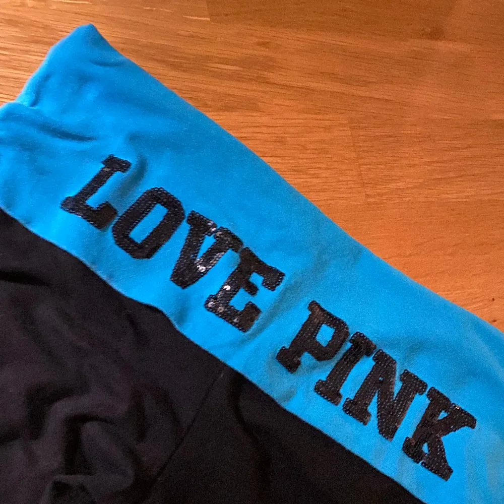 Yoga pants från Pink💙🖤. Jeans & Byxor.