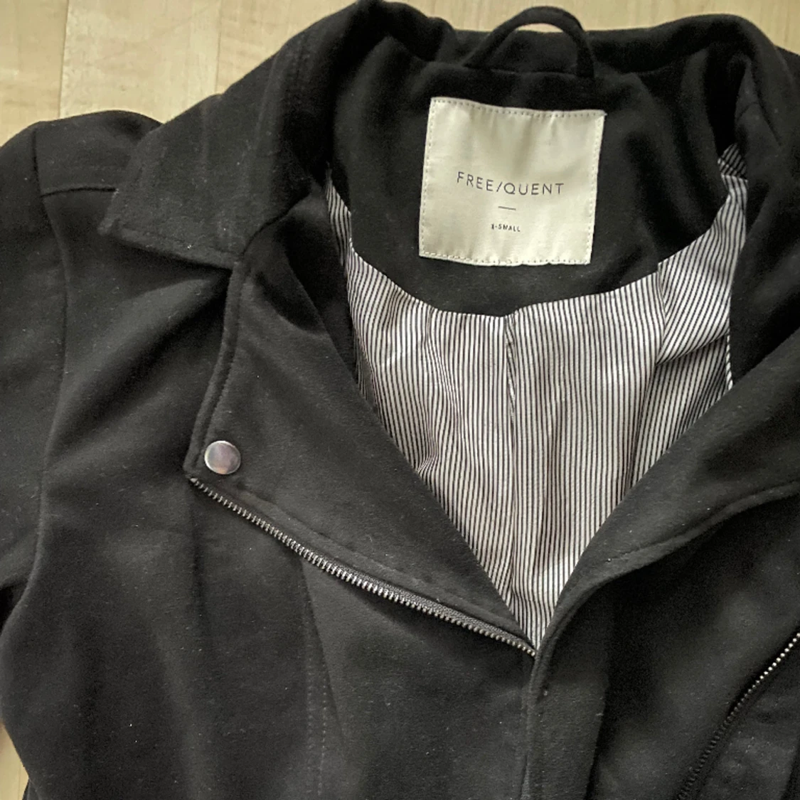 Svart mockajacka  - 90