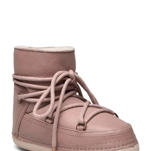 Inuikii (helt nya) - Hej!  Säljer mina helt nya Inuikii skor av modell ”Nappa Nappa”. Köptes för 3799kr men var för små och nu har returtiden gått ut. Lappar och allt är kvar, har provat de (inomhus) en gång. Pris kan sänkas om du gör snabb affär! Finns i Sthlm/fraktas.