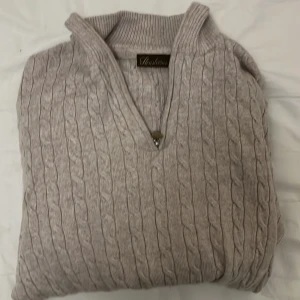 Tröja - En tröja från Stenström, oklart vad jag köpte den för men aldrig använd. Pris kan diskuteras vid snabb affär 