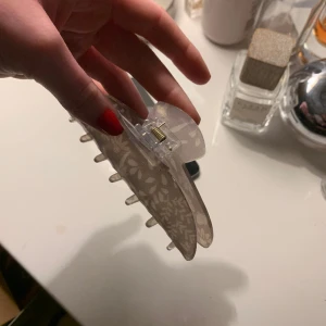 Hårklåmma - Hårklämma med blommor 