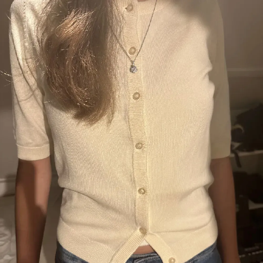 Säljer denna jätte fina koftan från zalando som är helt ny❤️. Neuletakit & Villapaidat.