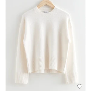 stickad tröja från otherstories - säljer denna stickade tröja från other stories. den är superfin men kommer tyvär ej till användning. perfekt nu till vintern 