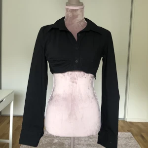 Croppad korsett skjorta - Croppad korsett skjorta, aldrig använt.