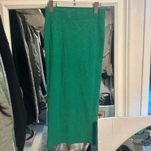 Grön kjol - Superfin grön kjol! Aldrig använd