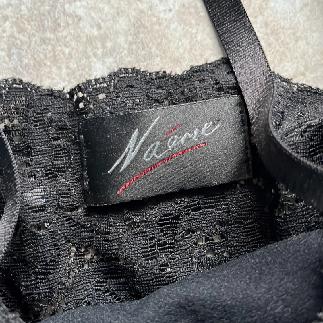 Naome svart linne S - 90