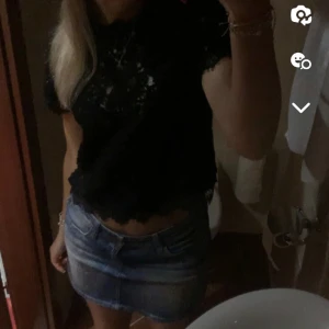 Spets topp  - Snygg svart spets topp från zara. 