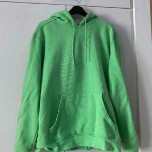 Hoodie - Hoodie i storlek L från carlings💚
