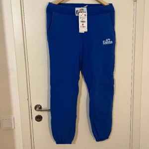 Zara- fanta mjukisbyxor - Helt nya med prislappen kvar! Säljer matchade tröja!