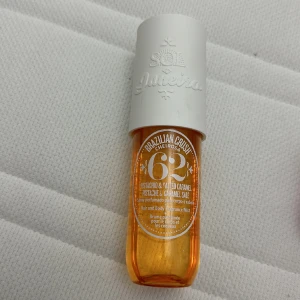 Sol De Janeiro parfym 62 - Säljer denna då jag inte gillar hur lukten sitter på mig då den inte passar min kroppstemperatur. Inte använd så mycket, räkna med 75-80ml kvar i flaskan