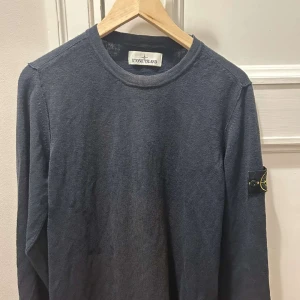 Stone island tröja - Säljer min stone island crewneck i bra skick och storlek small. 