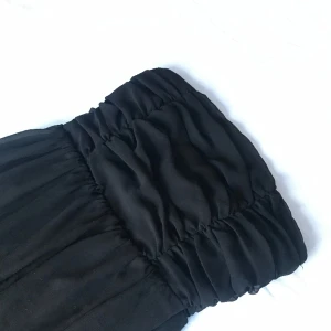 Klänning  - Fin klänning för olika evenemang. Blir lite längre bak. Står ej storlek men skulle säga S. Säljer den eftersom den är för stor på mig. I bra skick. Säg till om ni vill ha fler bilder eller ny pris 😊