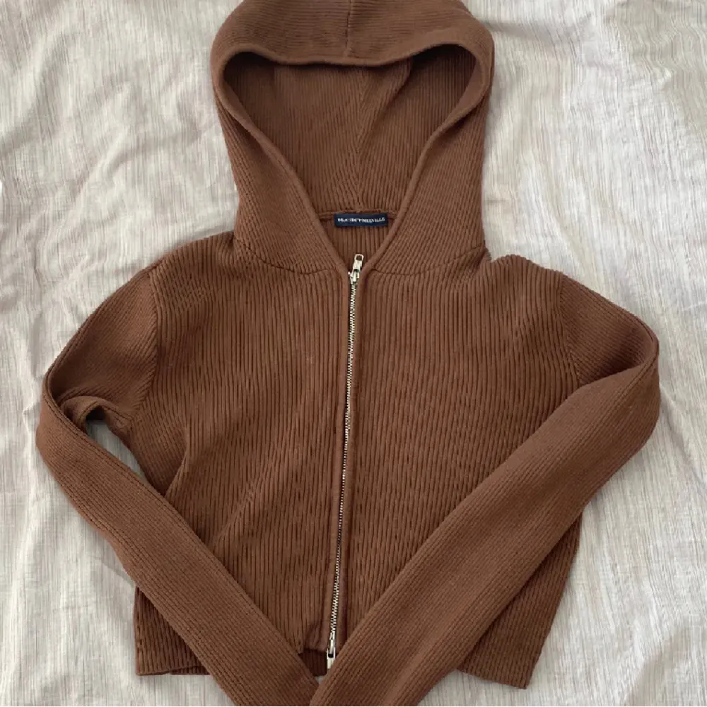 en jättefin tröja från brandy melville, skriv gärna vid intresse 🤍. Hoodies.