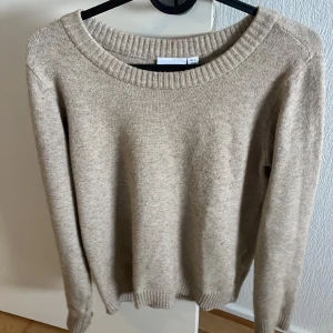 Tröja från vila - Säljer min gråa tröja från vila i storlek s har en samma i rosa i profilen. 