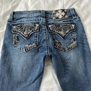 Vintage Miss me jeans 🩷 toppenskick! Midja: 80cm o innerben: 81cm 