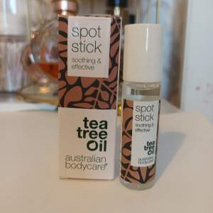 Australian Bodycare Tea Tree Oil Spot Stick - Tea Tree Blemish Stick for Spots, pimples, Oily and Acne Prone Skin. Contains high Pharmaceutical Grade Australian Tea Tree Oil, 9ml Säljer pga inte använda den.