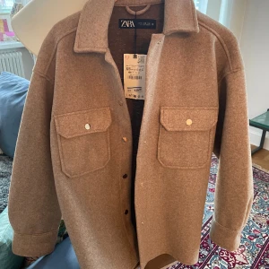 Jacka från Zara - Oanvänd xs men stor i storleken 