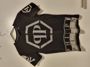 Philipp plein t-shirt - Kopia. Fint skick. Med strass.