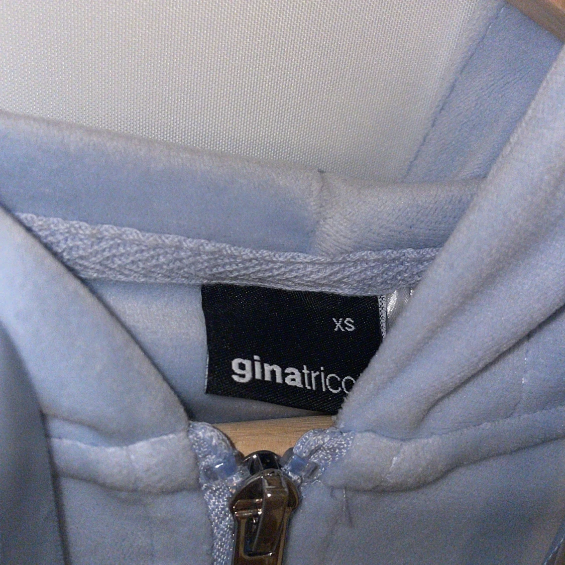 Skön baby blå sip-hoodie  - 90